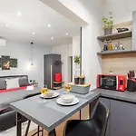 Modern & Warm Near Arena Apartment Pula