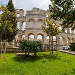 Modern & Warm Near Arena Apartment Pula