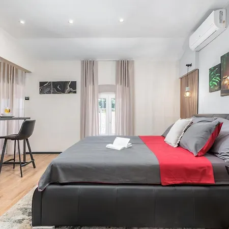 Modern & Warm Near Arena Apartamento Pula