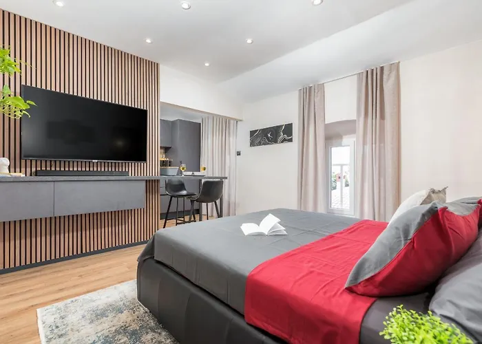 Modern & Warm Near Arena *