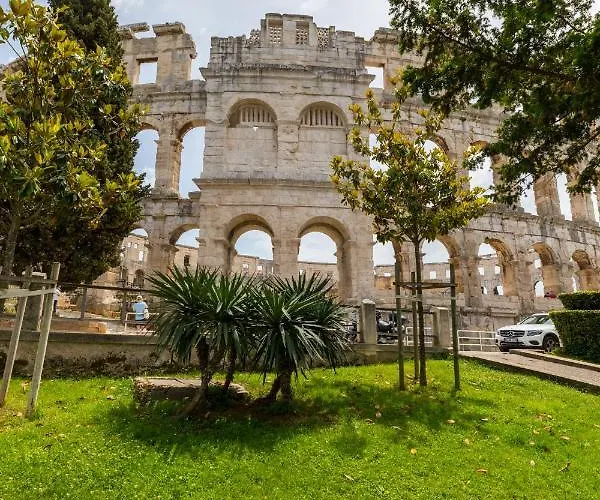 Modern & Warm Near Arena Διαμέρισμα Πούλα